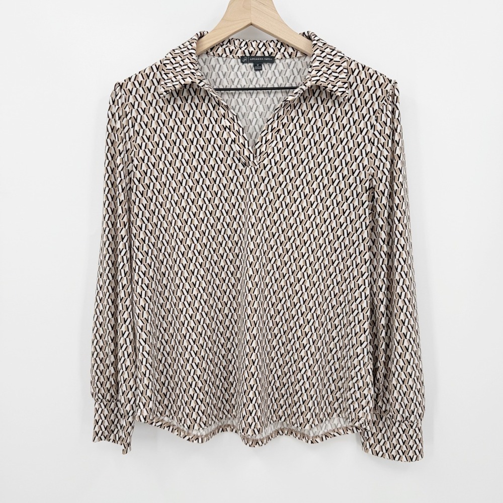 Adrianna Papell Geometric Print V-Neck Blouse Stretch Career Office Quiet luxury